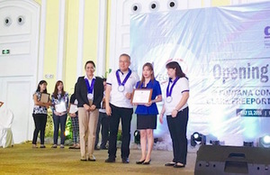 Sheryl Tecuico receives the Award from DTI officials
